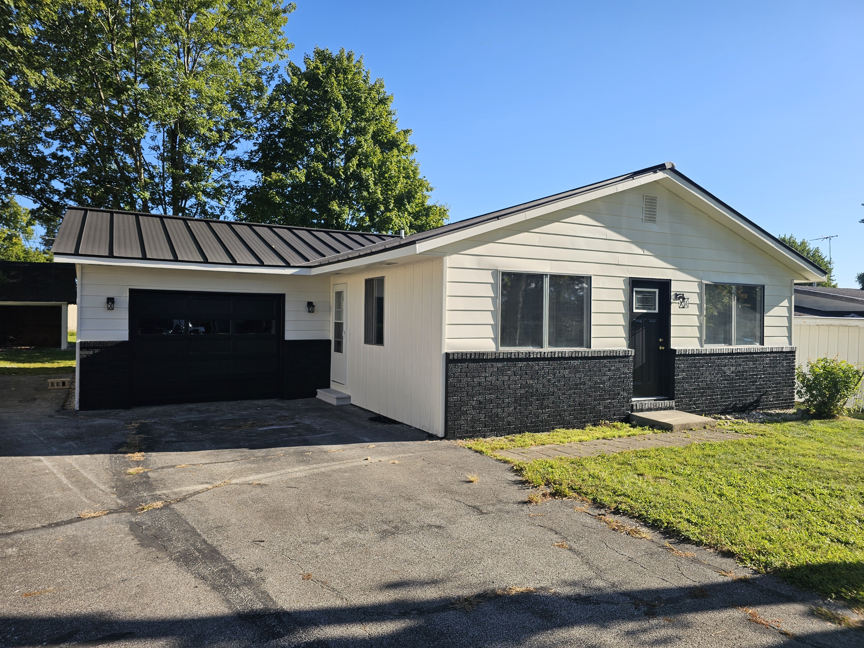 309 East Mayfair Lane